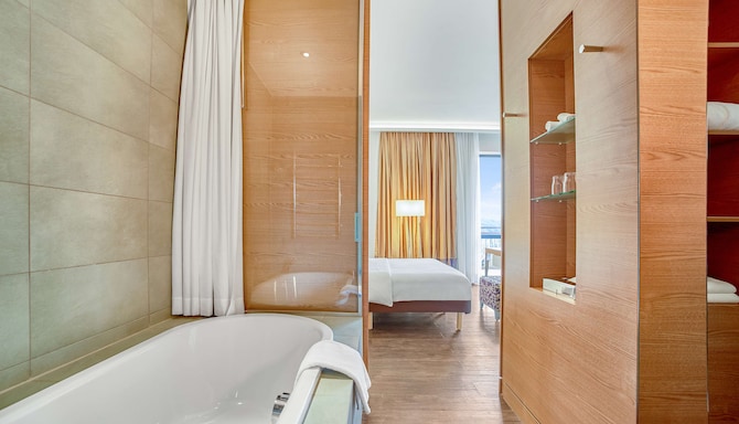 Radisson Blu Resort, Bukovel - Bathroom