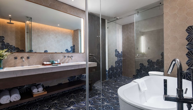 Radisson Blu Resort, Cam Ranh - Executive Room Ocean View Bathroom