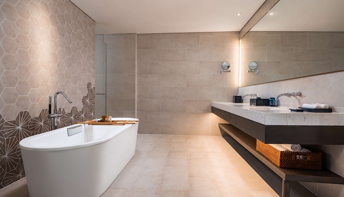 Radisson Blu Resort, Cam Ranh - Executive Suite Bathroom