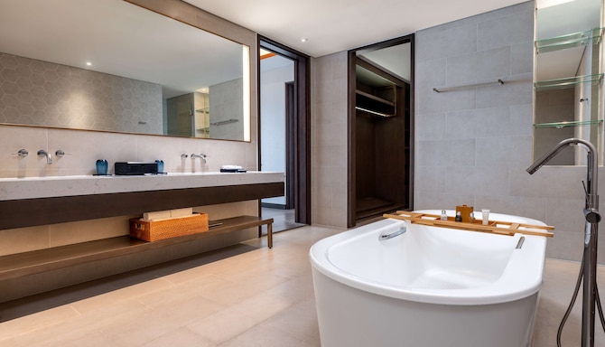 Radisson Blu Resort, Cam Ranh - Executive Suite Bathroom