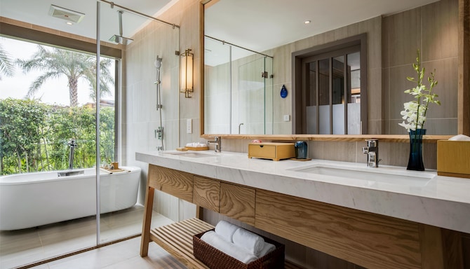 Radisson Blu Resort, Cam Ranh - Villa Bathroom