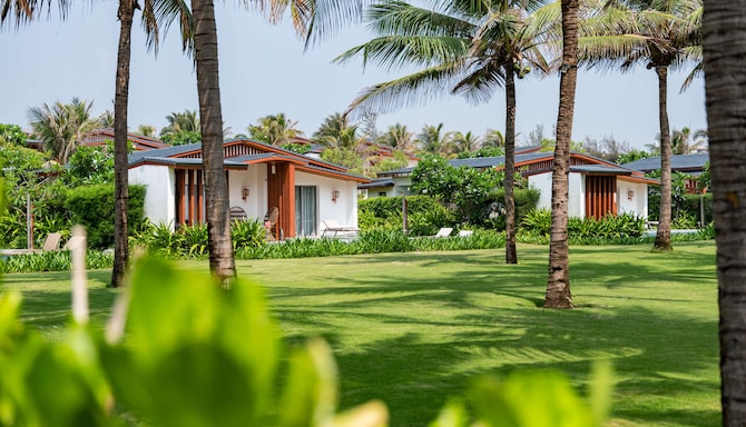 Radisson Blu Resort, Cam Ranh - Outsite beachfront Pool Villa