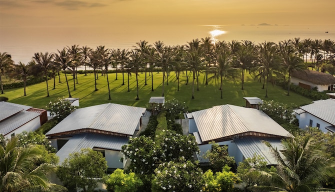 Radisson Blu Resort, Cam Ranh - Beachfront Villa Sunrise