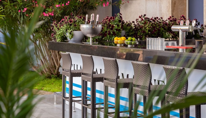 Radisson Blu Resort & Congress Centre, Sochi - Pool bar