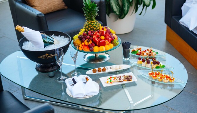 Radisson Blu Resort & Congress Centre, Sochi - фрукты, закуски и шампанское