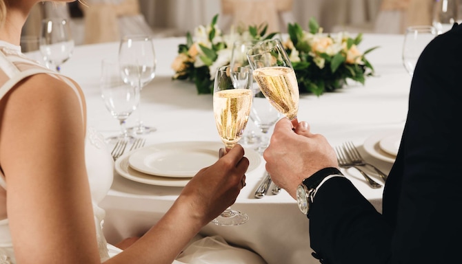 Radisson Blu Resort & Congress Centre, Sochi - Bride and Groom with Champagne Glasses