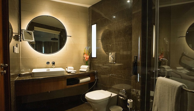 Radisson Blu Resort Dharamshala - Bad im Gästezimmer