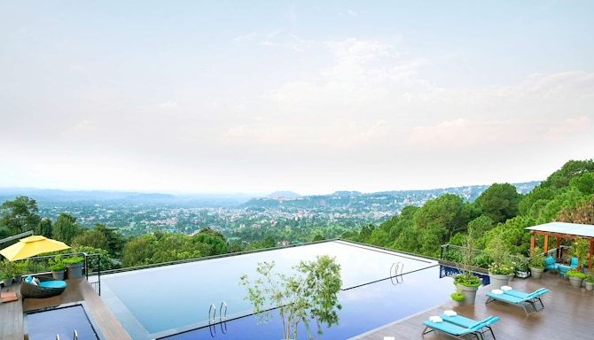 Radisson Blu Resort Dharamshala - Pool with view