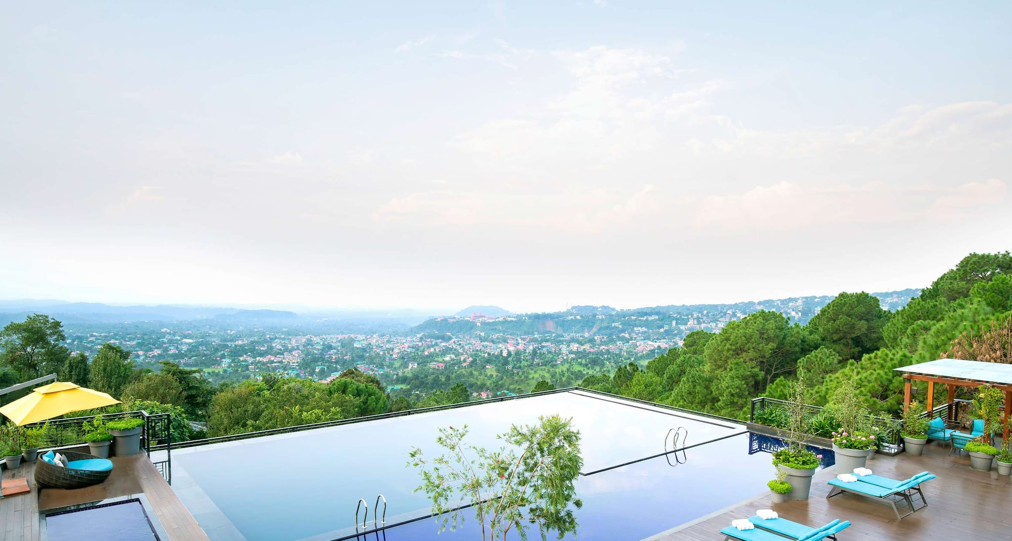 Radisson Blu Resort Dharamshala - Pool with view