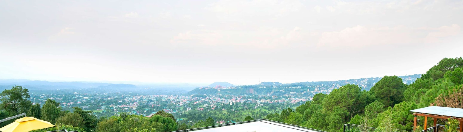 Radisson Blu Resort Dharamshala - Pool with view