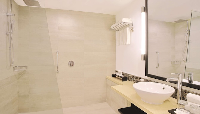 Radisson Blu Resort, Fiji Denarau Island Denarau Island - Guest room bath