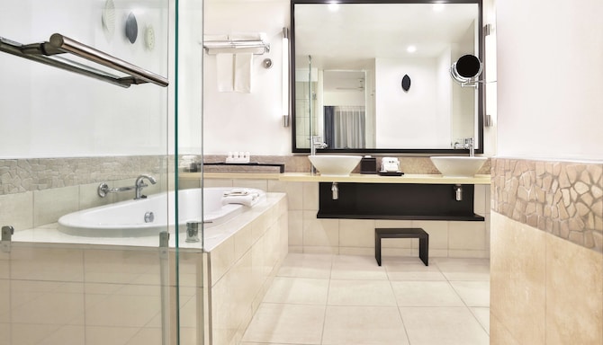 Radisson Blu Resort, Fiji Denarau Island Denarau Island - Guest room bath