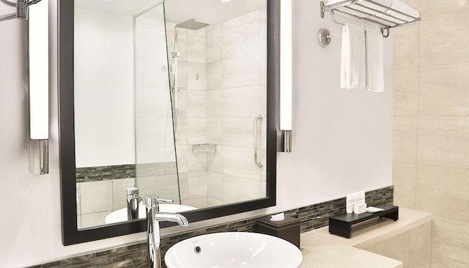 Radisson Blu Resort, Fiji Denarau Island Denarau Island - Guest room bath