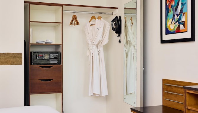 Radisson Blu Resort, Fiji Denarau Island - Standard Room Bathrobe