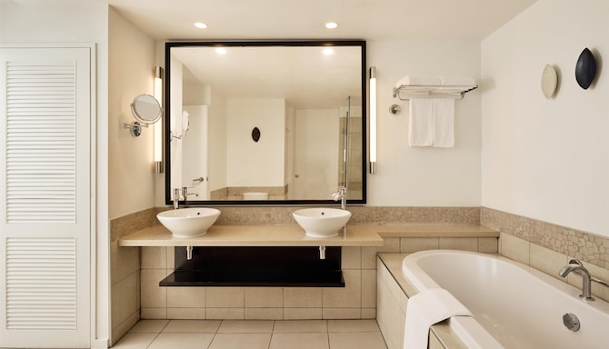 Radisson Blu Resort, Fiji Denarau Island Denarau Island - Guest room bath