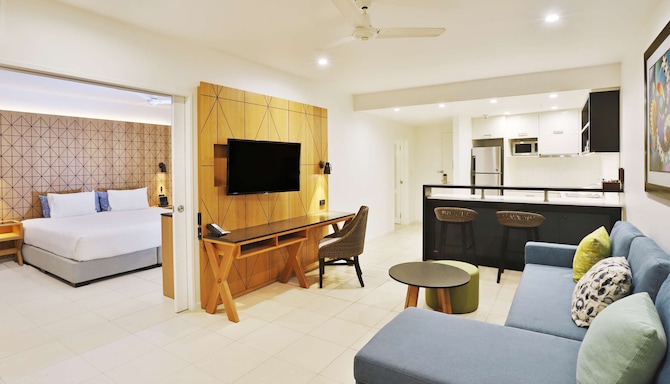 Radisson Blu Resort, Fiji Denarau Island - Suite Lounge