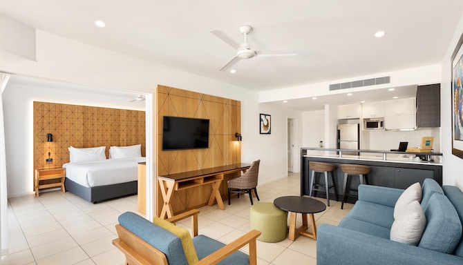 Radisson Blu Resort, Fiji Denarau Island - Bedroom Suite