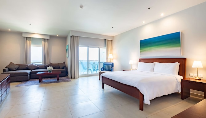 Radisson Blu Resort, Fujairah - Family Room with balcony & ocean view