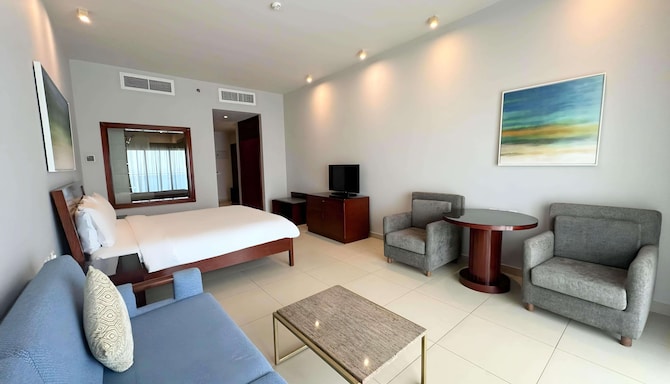 Radisson Blu Resort, Fujairah - Premium Room with balcony & ocean view