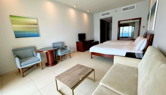 Radisson Blu Resort, Fujairah - Premium Room with balcony & ocean view