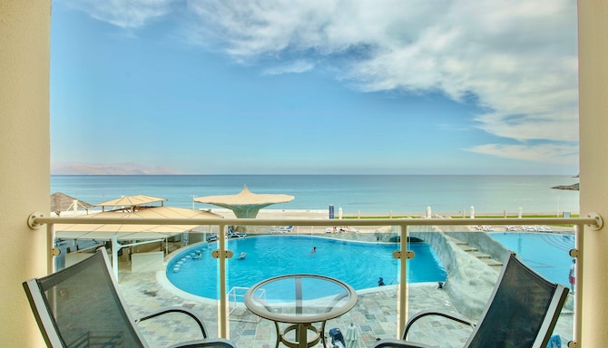 Radisson Blu Resort, Fujairah - Standard Room with balcony & ocean view
