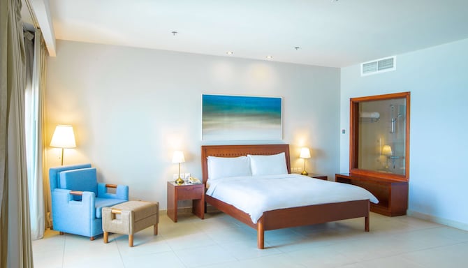 Radisson Blu Resort, Fujairah - Family Room with balcony & ocean view
