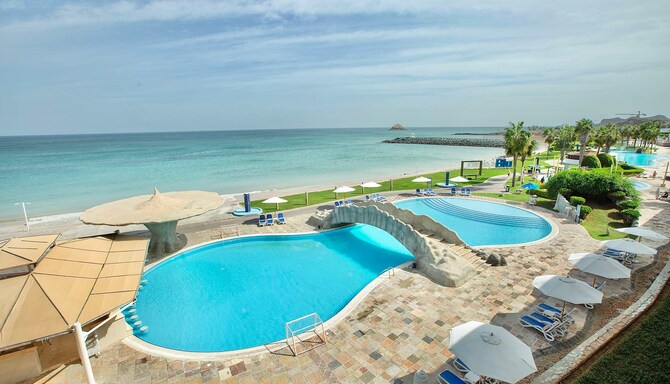 Radisson Blu Resort, Fujairah - Outdoor Pool