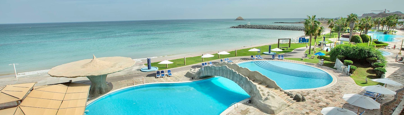 Radisson Blu Resort, Fujairah - Outdoor Pool