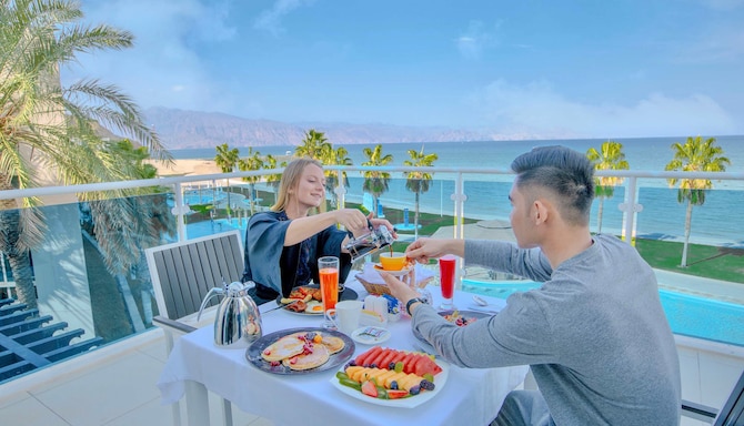 Radisson Blu Resort, Fujairah - Suite with Balcony - Ocean View