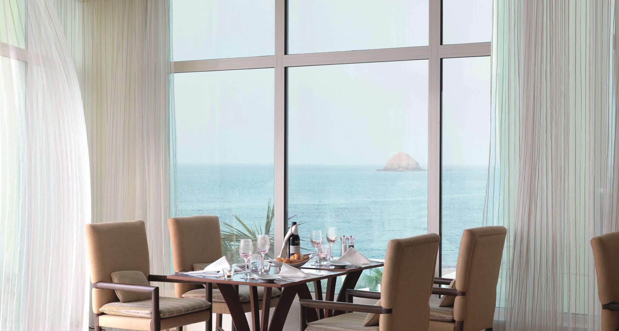 Radisson Blu Resort, Fujairah - Restaurant