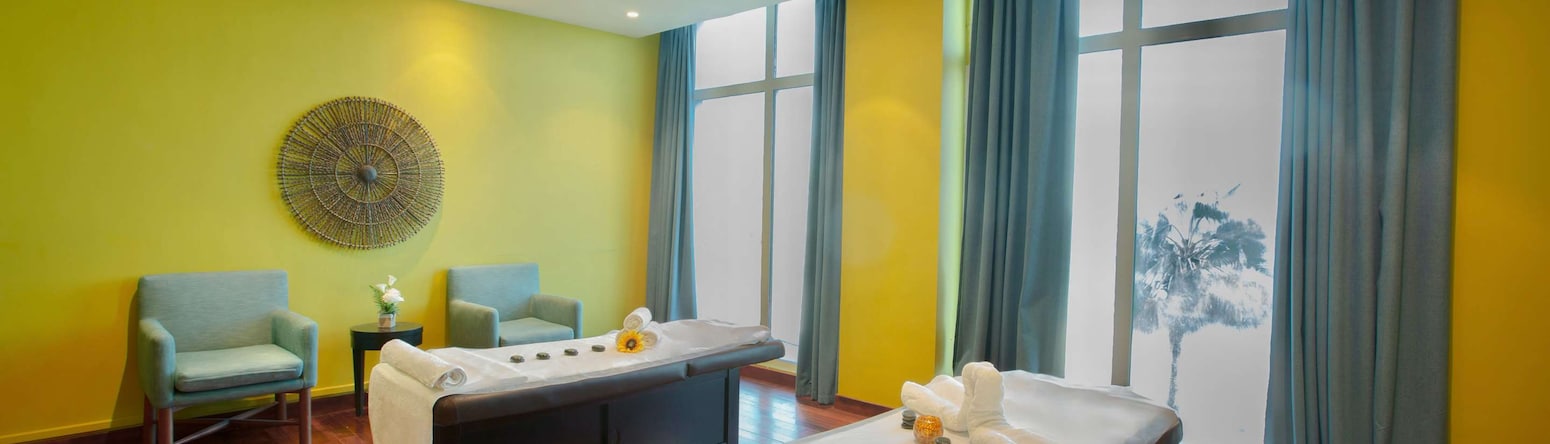 Radisson Blu Resort, Fujairah - Luxura Spa