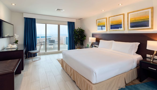 Radisson Blu Resort, Fujairah - Junior Suite with balcony & ocean view