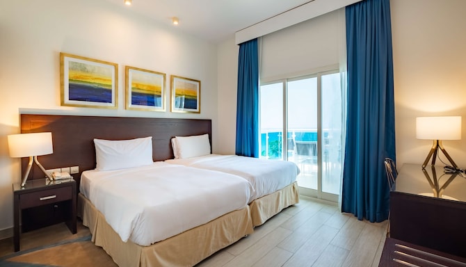Radisson Blu Resort, Fujairah - Suite bedroom