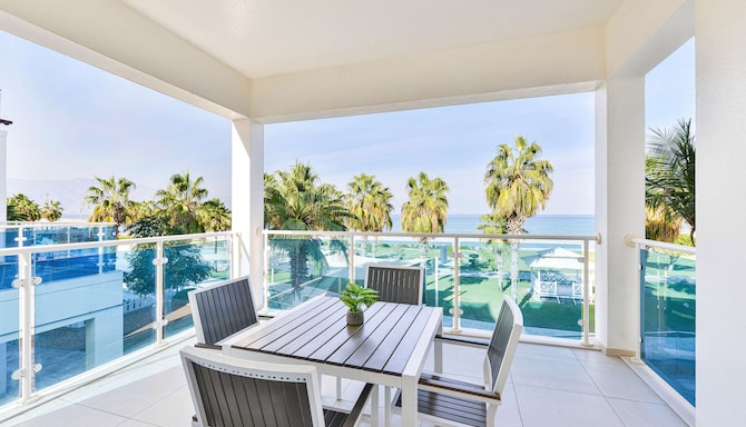 Radisson Blu Resort, Fujairah - Three Bedroom Suite with balcony & ocean view