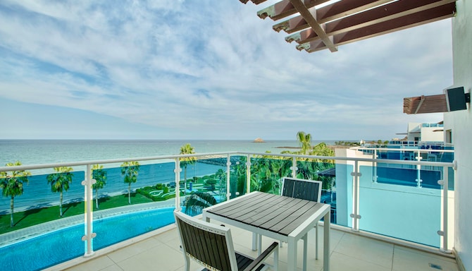 Radisson Blu Resort, Fujairah - Junior Suite with balcony & ocean view