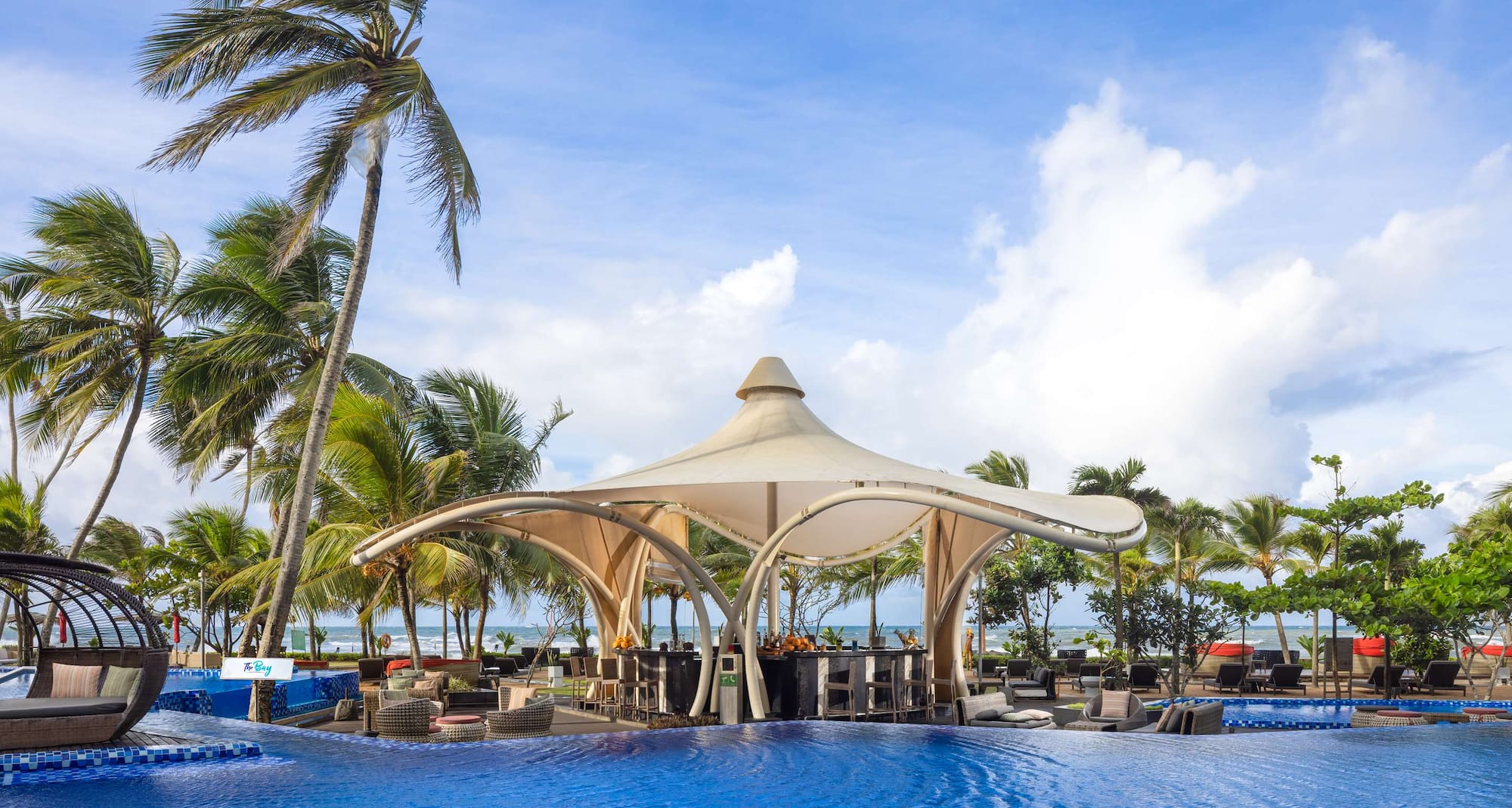 Radisson Blu Resort, Galle - The Bay pool bar
