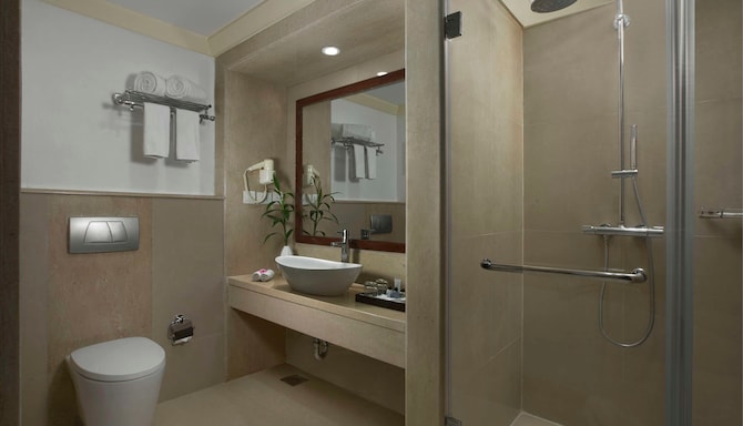 Radisson Blu Resort, Goa Cavelossim Beach - Гостевая комната с ванной