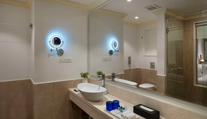 Radisson Blu Resort, Goa Cavelossim Beach - Гостевая комната с ванной