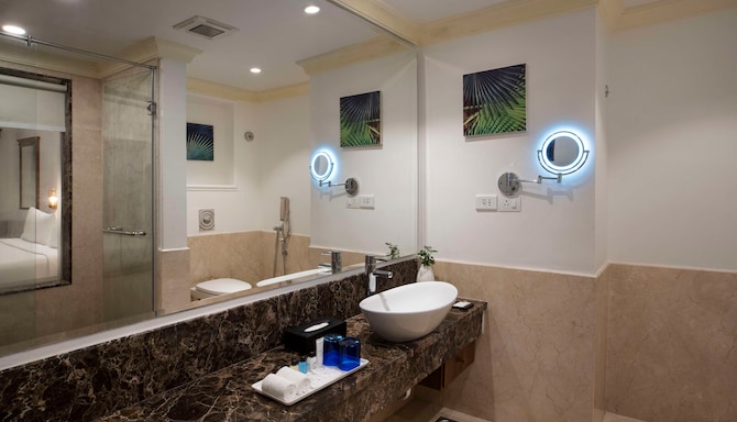 Radisson Blu Resort, Goa Cavelossim Beach - Гостевая комната с ванной