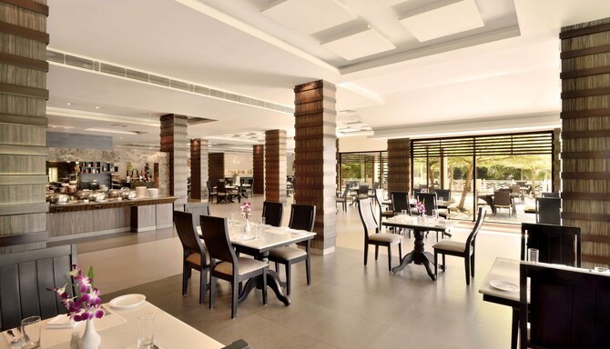 Radisson Blu Resort Goa Cavelossim Beach - Restaurant
