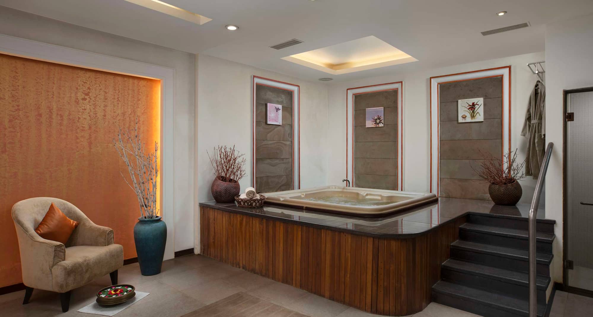Radisson Blu Resort, Goa Cavelossim Beach - Spa whirlpool bath