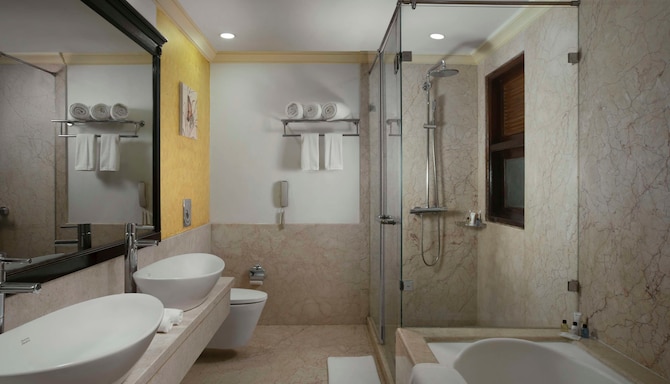 Radisson Blu Resort, Goa Cavelossim Beach - Люкс ванна