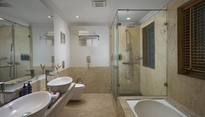 Radisson Blu Resort, Goa Cavelossim Beach - Люкс ванна