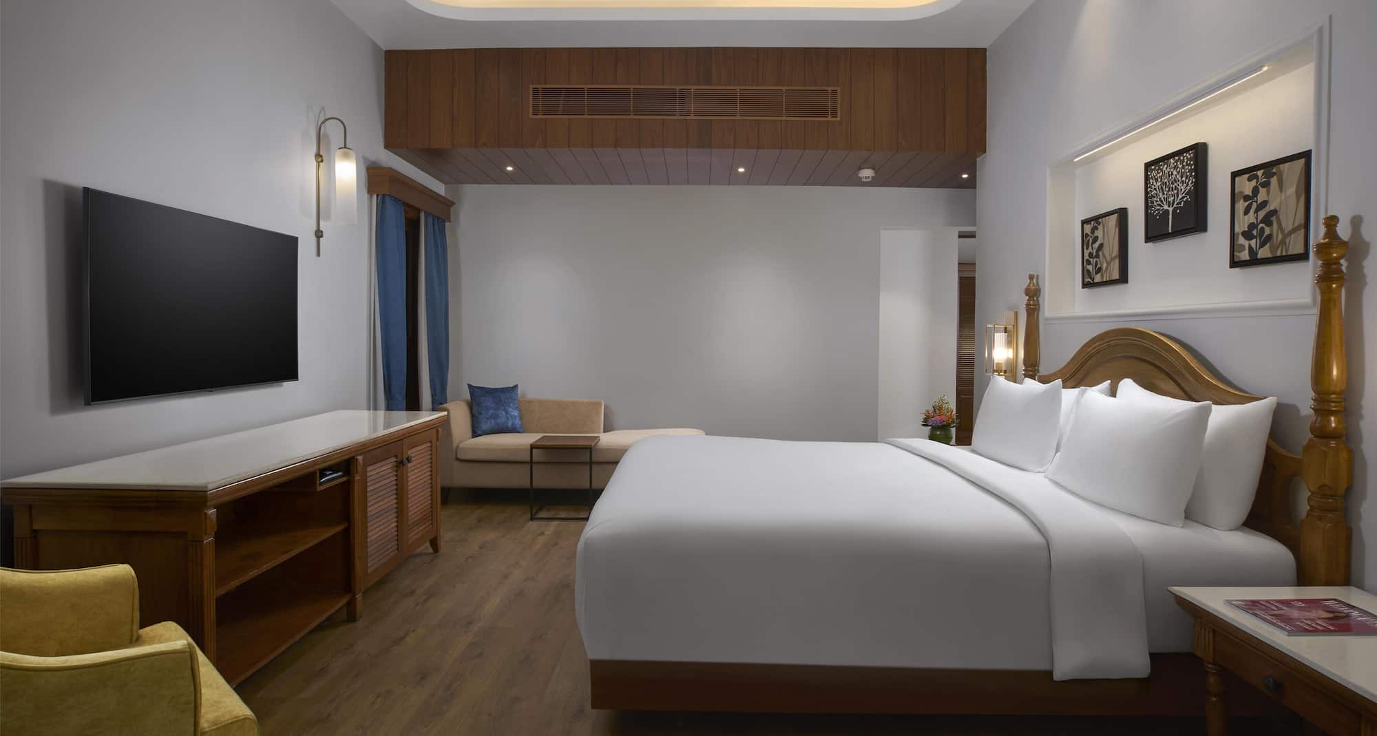 Radisson Blu Resort, Goa Cavelossim Beach - Radisson Suite Bedroom