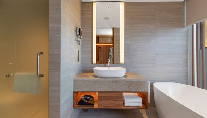 Radisson Blu Resort, Hoi An - Deluxe Pool View King