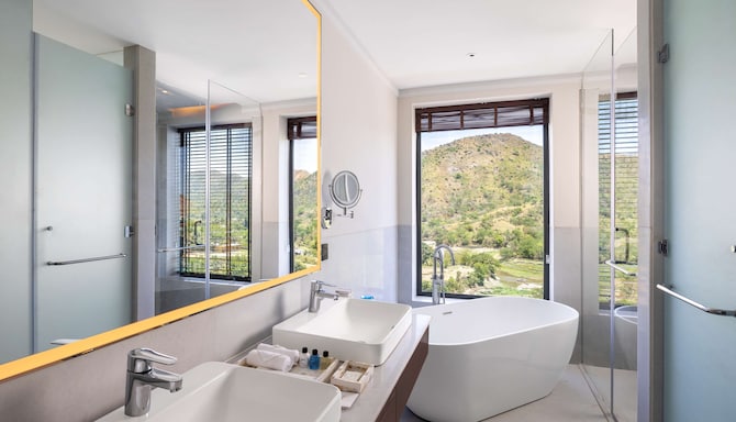 Radisson Blu Resort, Kumbhalgarh - Suite Bathroom