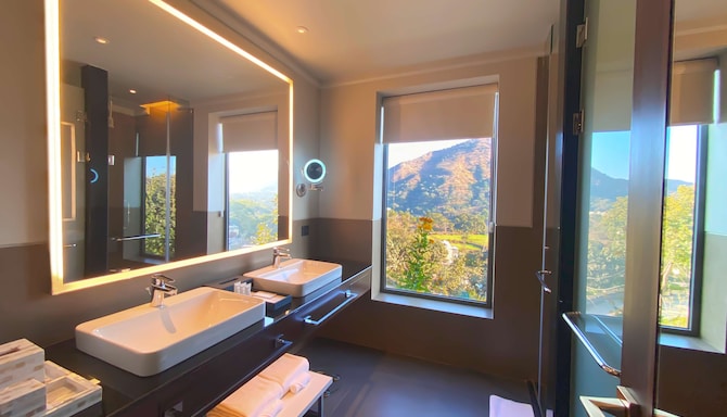 Radisson Blu Resort, Kumbhalgarh - Guest Room bathroom