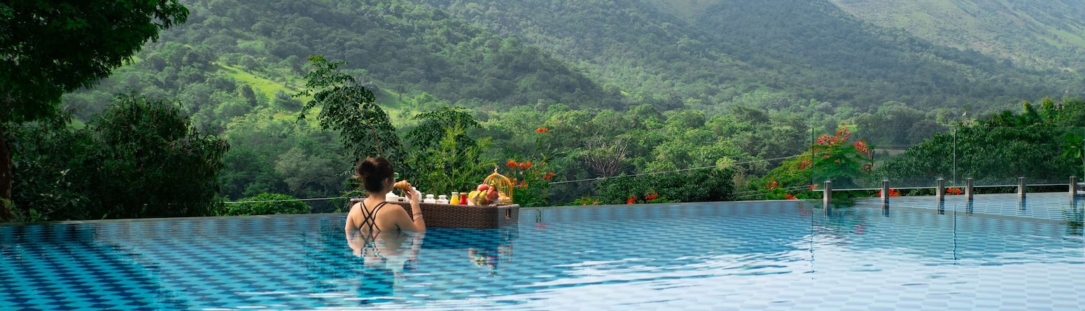 Radisson Blu Resort, Kumbhalgarh - Pool and View