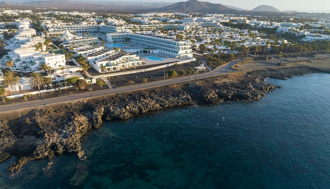 Radisson Blu Resort, Lanzarote - Beachfront