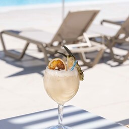 Radisson Blu Resort, Lanzarote - Calma - Bar de la piscina